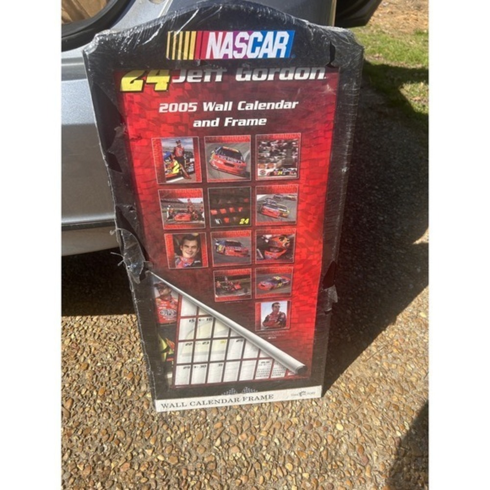NASCAR Jeff Gordon 2005 Wall Calendar‎ and Frame Red New 24 DuPont Racing Decor